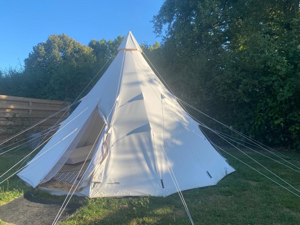 Sainte-Suzanne - Tente meublée - Tente 4 personnes - Tente Tipi - sanitaires communs