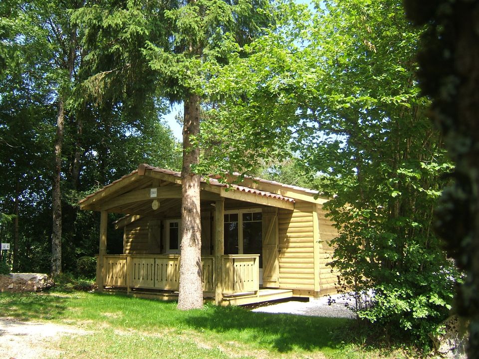 Camping de la Foret - Châlet - Chalet 4 personnes - Chalet Sapin - 2 chambres - personnes supplémentaires possible en supplément, contacter le camping