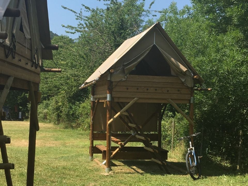Mas de Champel - Tente meublée - Tente en toile et en bois 2 personnes - Bivouac Standard sur pilotis -1ch
