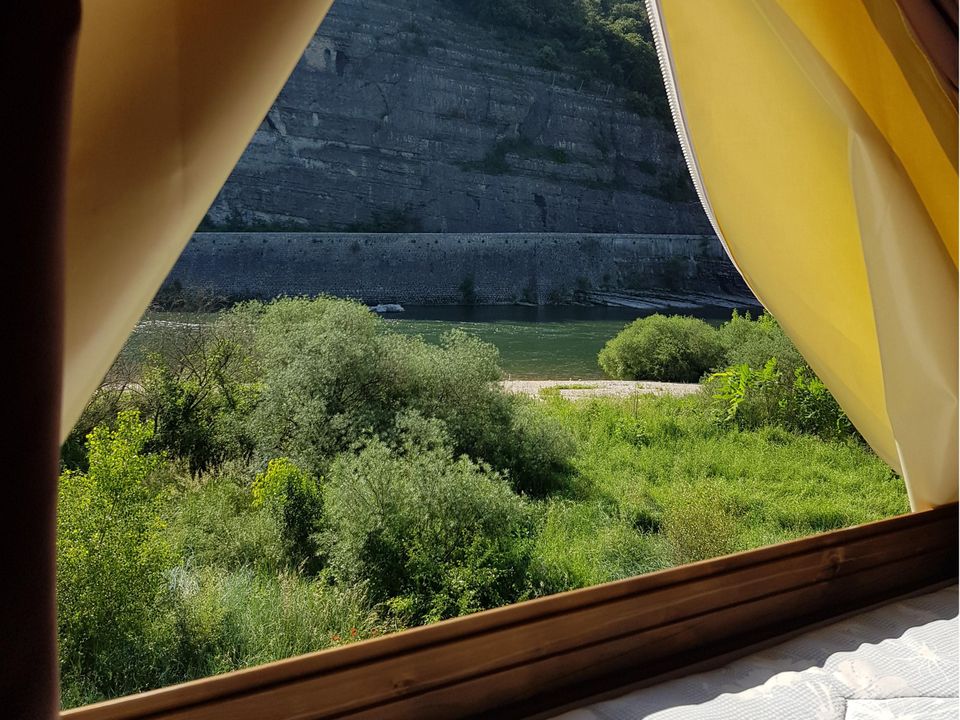 Le Riviera - Tente meublée - Tente en toile et en bois 2 personnes - Tente Bivouac Confort + 6m² 1 chambre