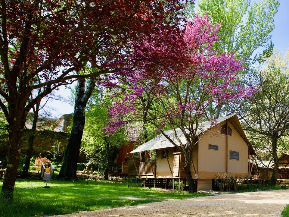 Suze Luxe Nature - Lodge - Lodge 6 personnes - Lodge Prairie 30m² + 15m² en mezzanine - 2 chambres - spa-cuisine - salle d'eau