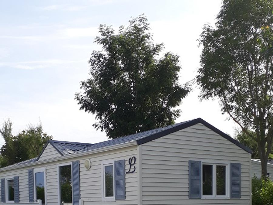 Les Places Dorées - Mobil home - Mobilhome 6 personnes - SAM - COTTAGE CONFORT 3ch/ 6p - 35m² - Terrasse parasol