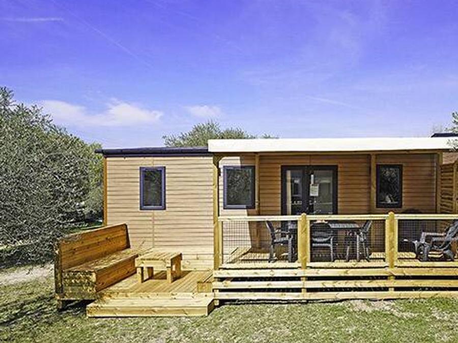 Park Umag - Bungalow - Bungalow 6 personnes - Mobil-home | Premium | 3 Ch. | 6 Pers. | Terrasse surélevée | 2 SDB | Clim. | TV