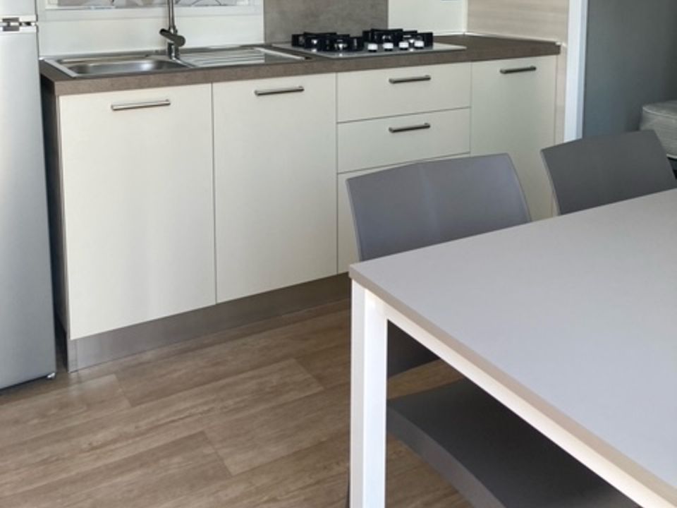 Villaggio Turistico Maderno - location vacances - Mobilhome 4 personnes - SENZA VISTA LAGO 24mq pergolato/terrazzo