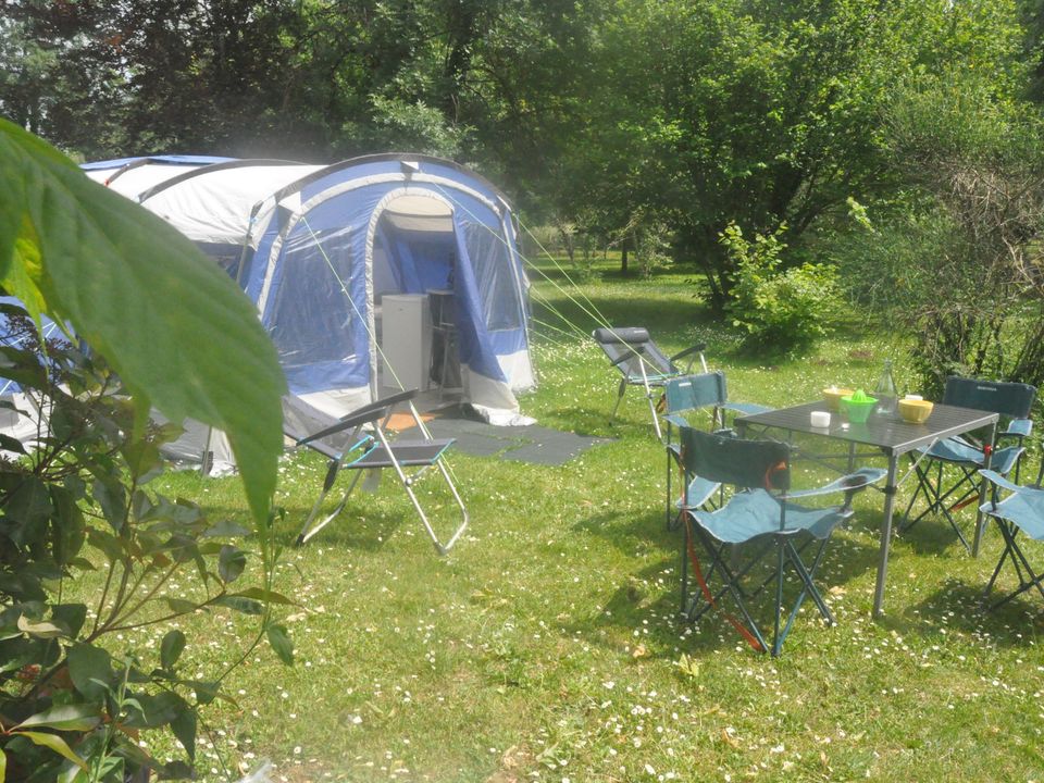 Le Plein Air Neuvicois - Emplacement - Tente 4 personnes - Tente équipée