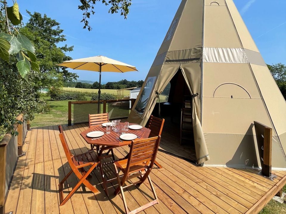 Les Madieres - Tente meublée - Tente 4 personnes - TIPI Tente 4 personnes / 2 chambres avec salle de bain et wc