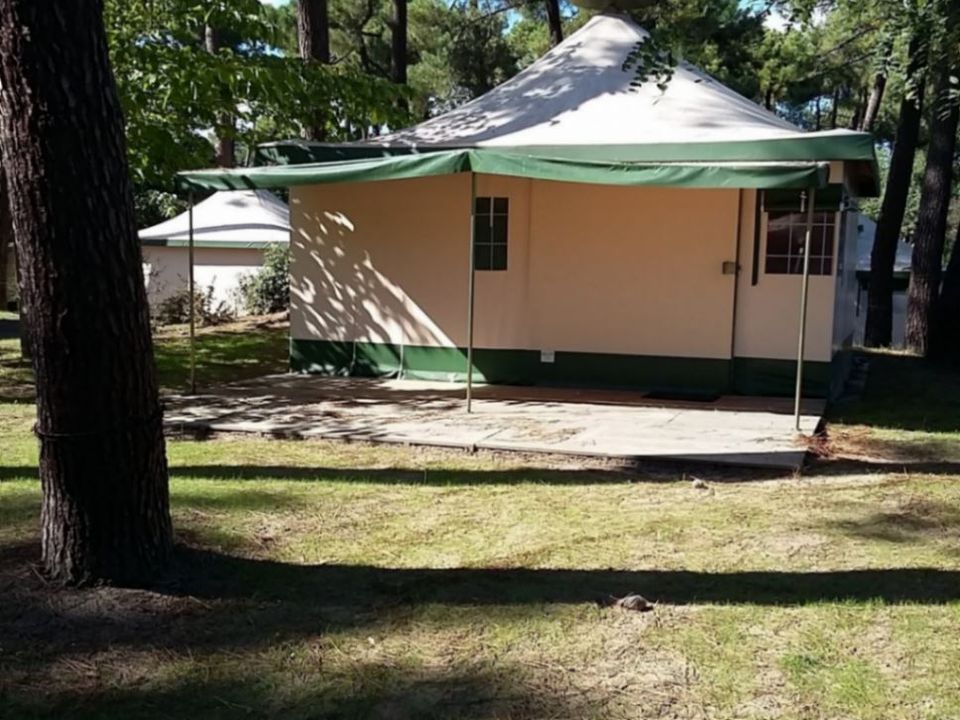 Le Rocher de la Granelle - Tente meublée - Tente 5 personnes - Pagan - Arrivée dimanche - avec sanitaire