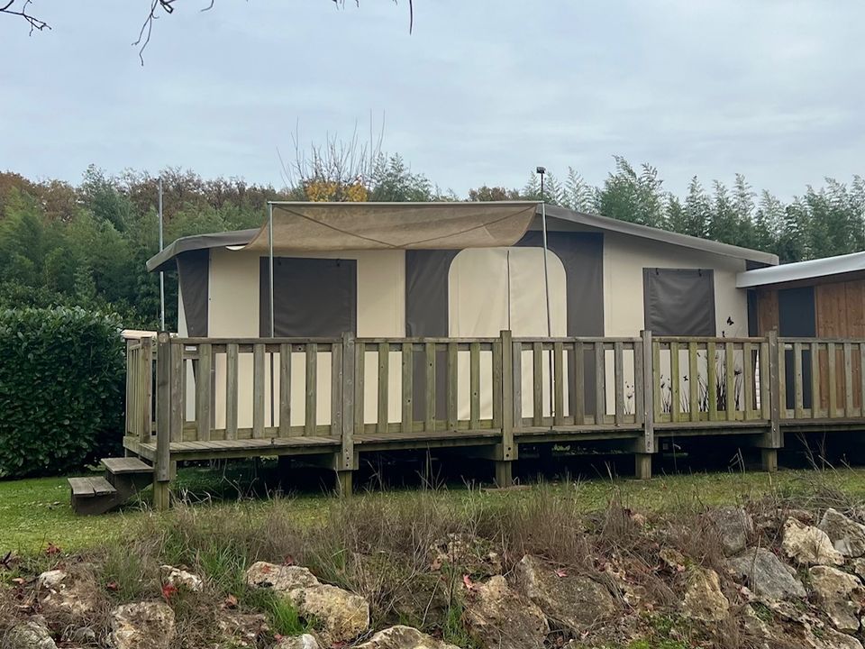 La Vallée de l'Indre - Tente meublée - Tente 5 personnes - Tente Nomade avec bloc sanitaire sans clim