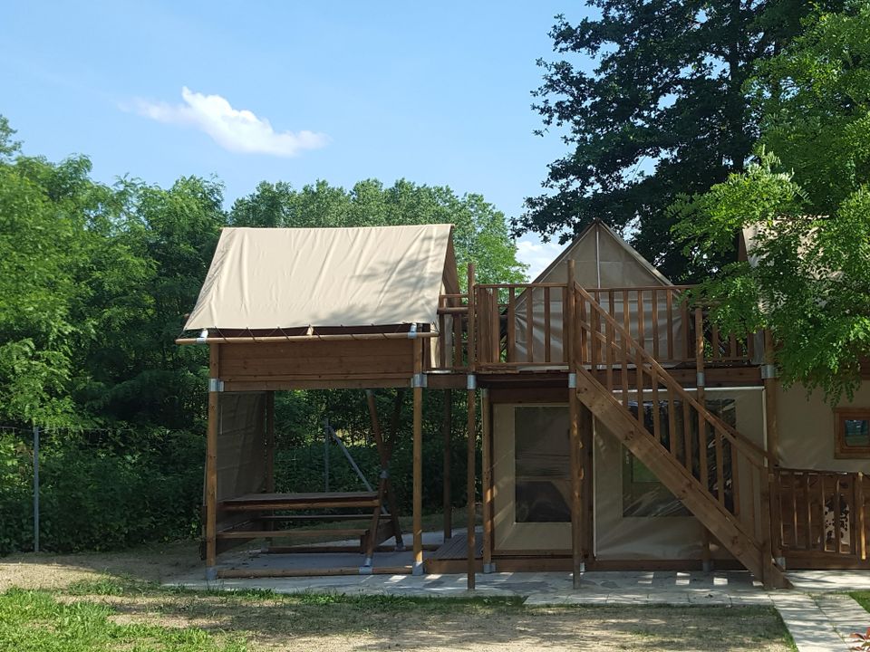 Base de Loisirs Cormoranche - Mobil home - Hébergement 6 personnes - Le Nid (sanitaires communs du camping)