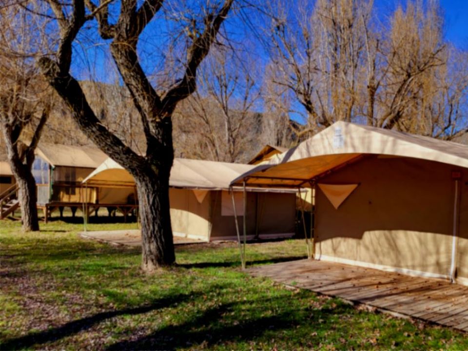 Les Prés du Verdon - Tente meublée - Tente en toile et en bois 5 personnes - ECO 2ch 5P sans sanitaires