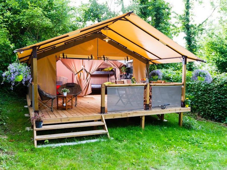 Les Floralies - Tente meublée - Tente en toile et en bois 4 personnes - VICTORIA sans sanitaires Les Floralies - Tente meublée - Tente en toile et en bois 4 personnes - VICTORIA sans sanitaires