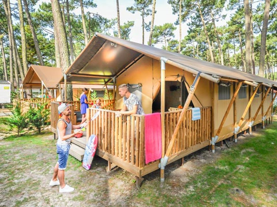 Le Vieux Port - Tente meublée - Tente en toile et en bois 8 personnes - ECOLUXE - 3 chambres