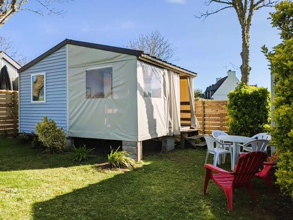 Camping de Keralouet - Tente meublée - Tente en toile et en bois 4 personnes - LODGE (sans sanitaires)