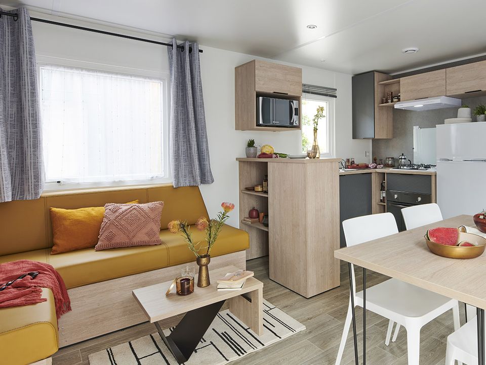des Familles - Mobil home - Mobilhome 4 personnes - Premium 2 CH - 4 PERS 32 m² - TV + CLIM + LV + DRAPS (inclus à la semaine) : A/D samedi et dimanche