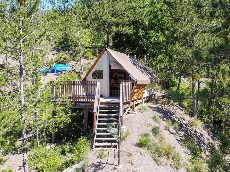 Le Clot Du Jay - Tente meublée - Tente 5 personnes - Tente Junior sur pilotis 21m² (sans sanitaire) 2 chambres + terrasse