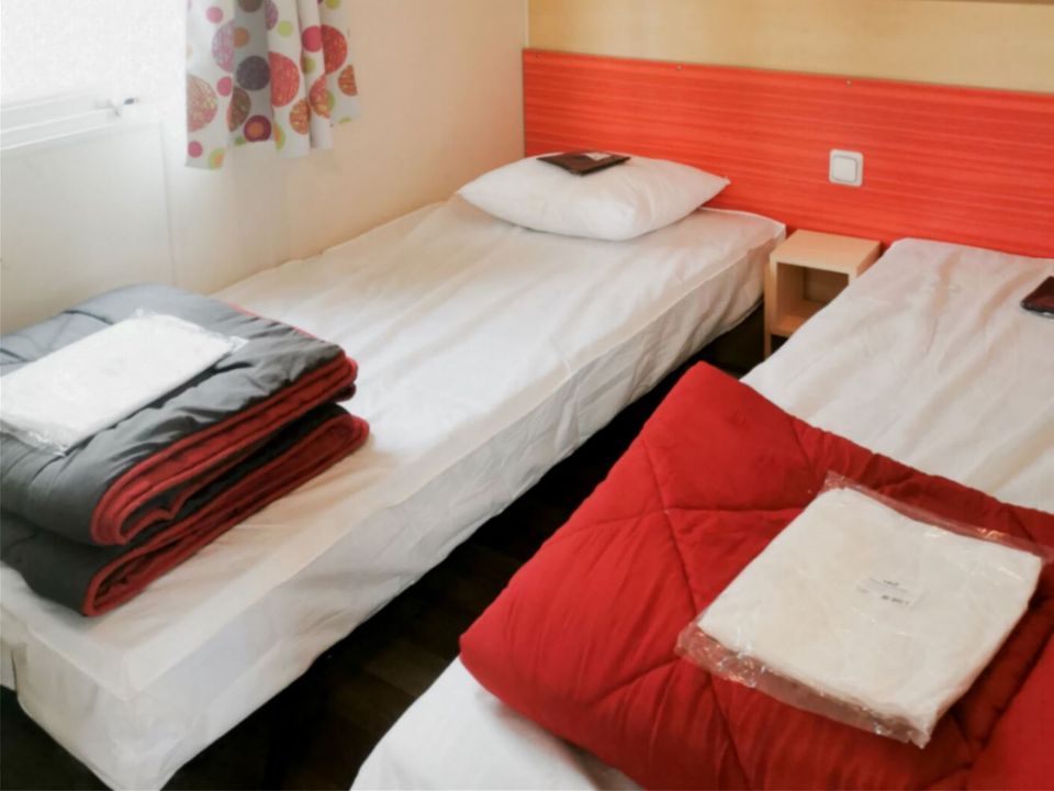 Camping Les Palmiers - Mobil home - Mobilhome 4 personnes - 2 Chambres Confort + Terrasse semi-couverte
