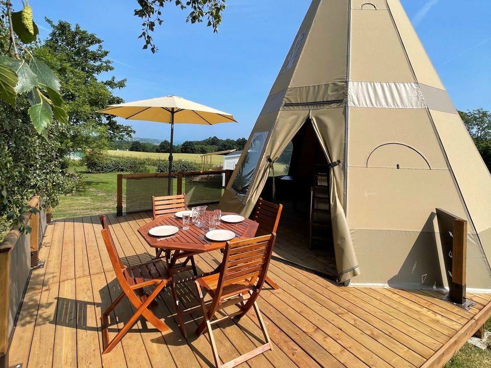 Les Madieres - Tente meublée - Tente 4 personnes - TIPI Tente 4 personnes / 2 chambres avec salle de bain et wc