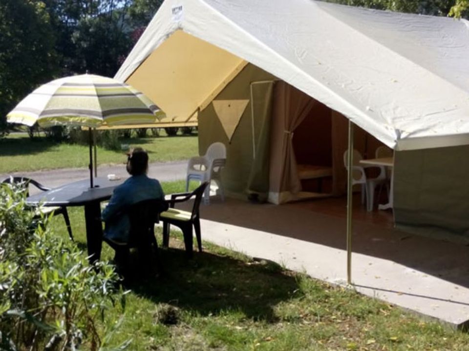 Les Lacs - Tente meublée - Tente en toile et en bois 4 personnes - LODGE TOILE sans sanitaires