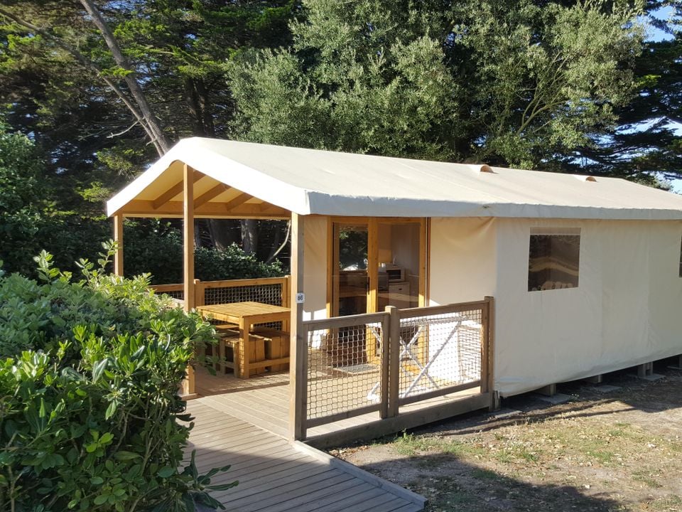 Eléovic - Mobil home - Tente en toile et en bois 5 personnes - Eco-lodge 4 pers (sans sanitaires) 19m² + terrasse 10m²