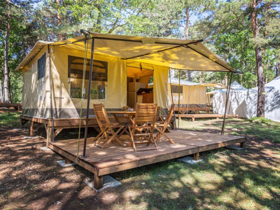 Le Soleil - Tente meublée - Tente en toile et en bois 4 personnes - Tente Marquise 2 chambres