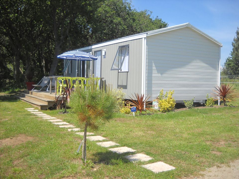 Cap Finistère - Mobil home - Mobilhome 6 personnes - Premium 30m² (3 chambres) + terrasse 15m² + draps + serviettes + LV + TV 6 pers.