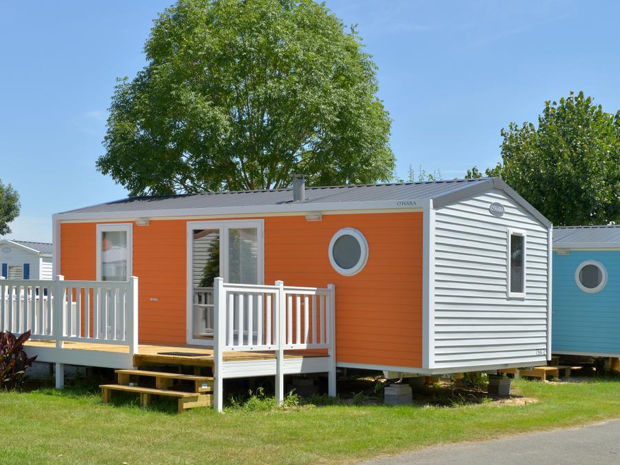 Les Places Dorées - Mobil home - Mobilhome 5 personnes - SAM - COTTAGE CONFORT 2ch/ 4/5p - 30m² - Terrasse parasol