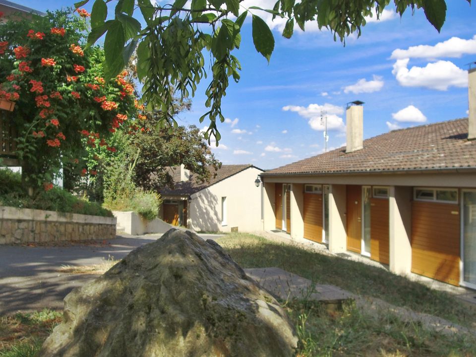 Camping Municipal du Lac Les Nugiras - Mobil home - Gîte 5 personnes