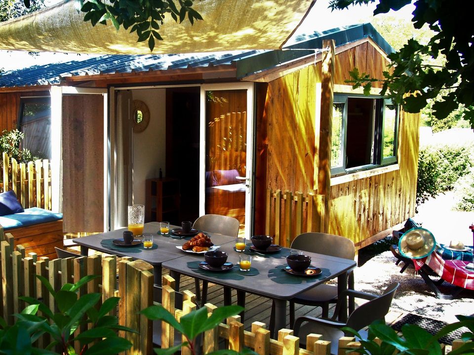 Parc Montana - Tente meublée - Tente en toile et en bois 7 personnes - Ecolodge Climatisé + TV