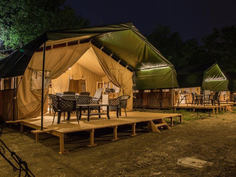 Centro Vacanze San Marino - Tente meublée - Tente en toile et en bois 4 personnes - Tente Safari avec salle de bain privé