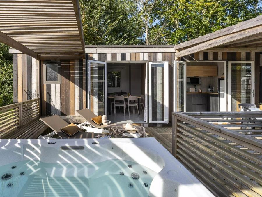 Le Village Perrosien - Mobil home - Mobilhome 6 personnes - Cabane Luxe 4 pièces 6 personnes Climatisée + Jacuzzi