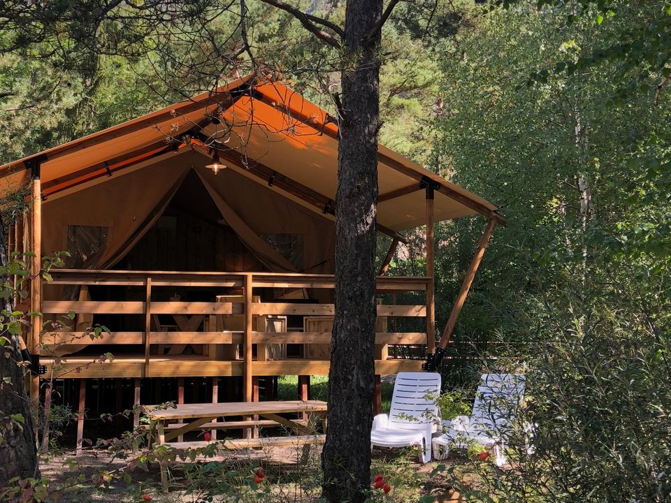 Domaine Loisirs de l'Ubaye - Tente meublée - Tente en toile et en bois 6 personnes - Tente Glamping 3