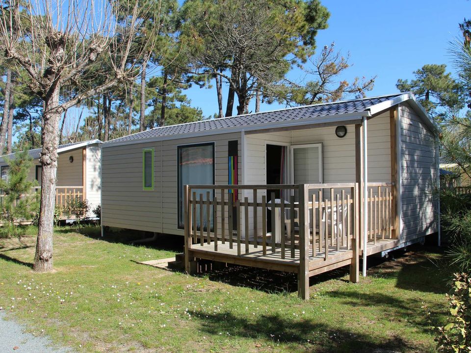 La Conge - Mobil home - Mobilhome 4 personnes - MALAGA 27m² - 2 chambres avec terrasse bois semi couverte.