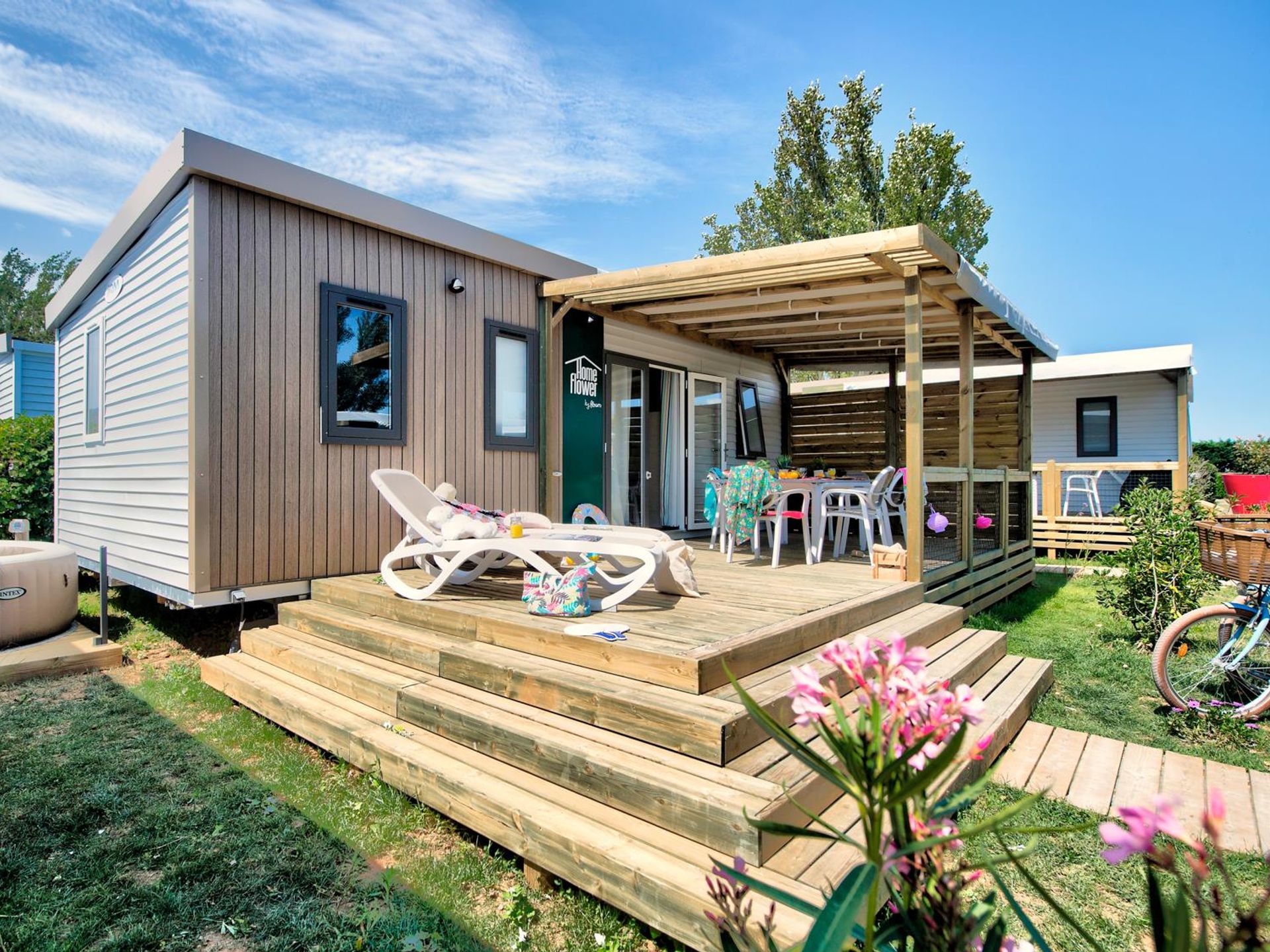 Les Ilates - Mobil home - Homeflower PREMIUM avec Jacuzzi - 26,5m² (2 chambres) + terrasse semi-couverte + TV + Plancha + Clim