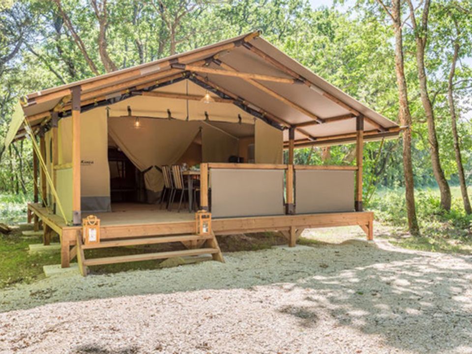 Le Soleil - Tente meublée - Tente en toile et en bois 5 personnes - Tente Lodge Kenya sur pilotis 2 chambres