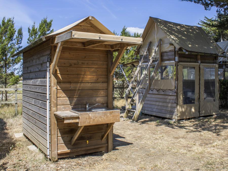 Airotel Oléron - Tente meublée - Tente en toile et en bois 2 personnes - Lodge ECHASSE 2 personnes