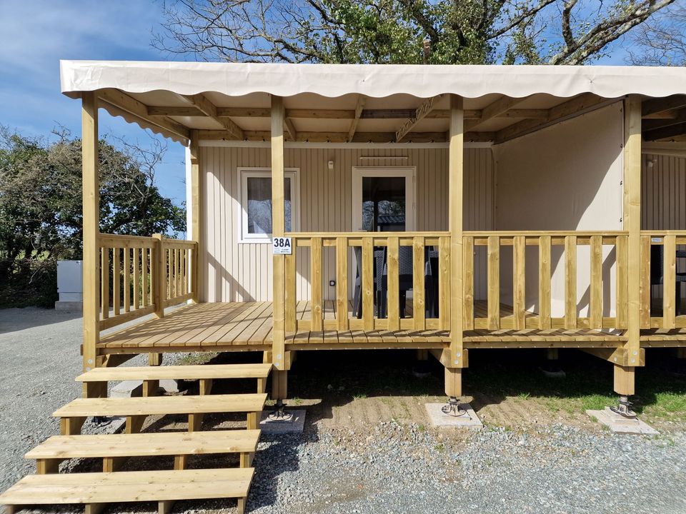 Les P'tites Maisons dans la Prairie - location vacances - Mobilhome 2 personnes - CAMP'HOTEL - 1 Chambre