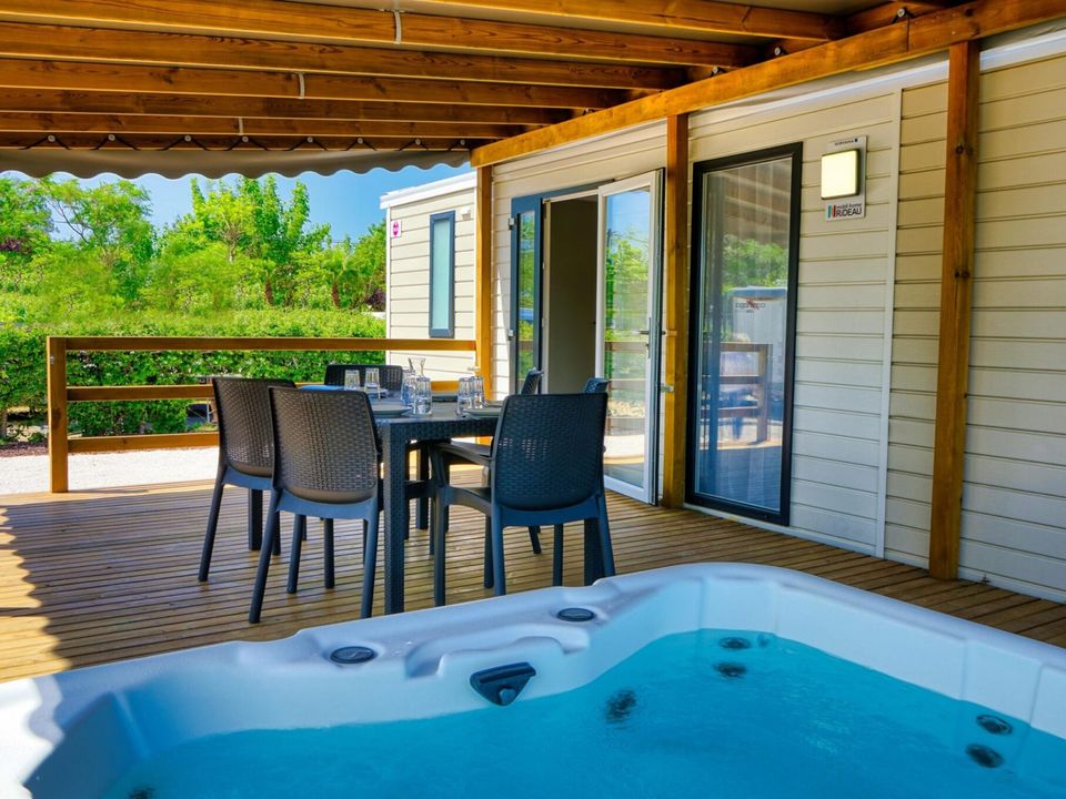 Les Floralies - Mobil home - Mobilhome 4 personnes - Prestige Climatisé avec SPA, 2 Ch, 2 salles d'eau, 2 WC (année 2025)