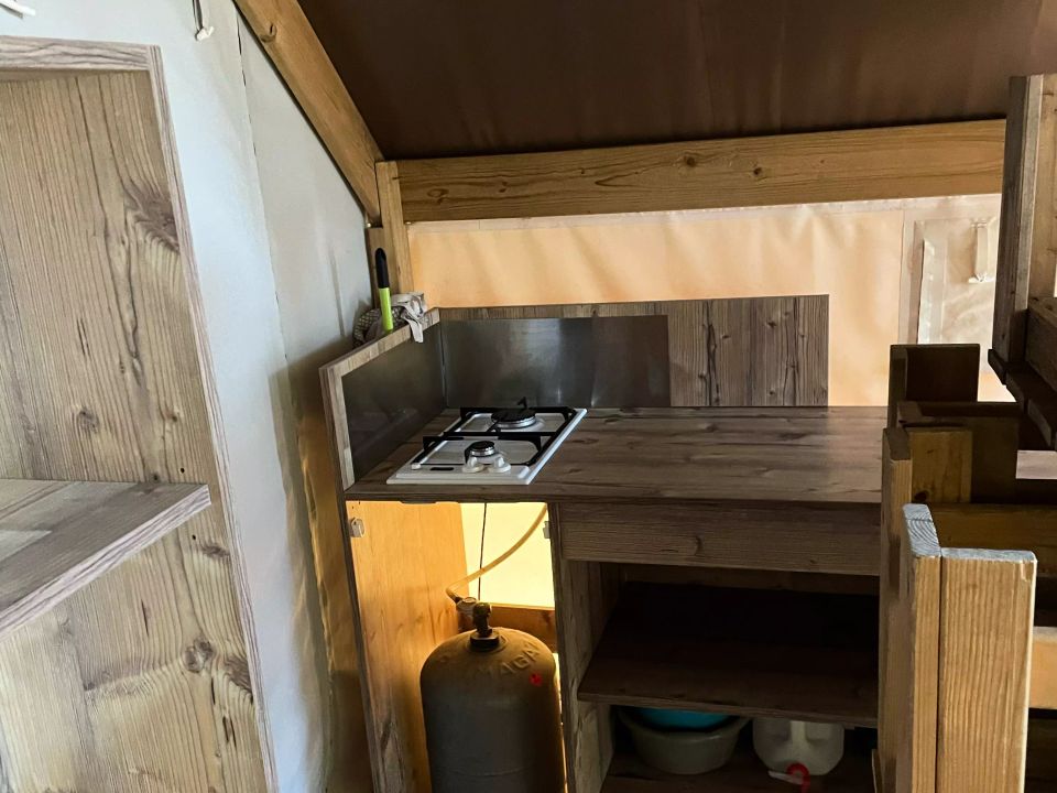 Les Etangs Mina - Tente meublée - Tente en toile et en bois 5 personnes - Tente Eco Lodge 3 Pièces 5 Personnes Sans Sanitaire