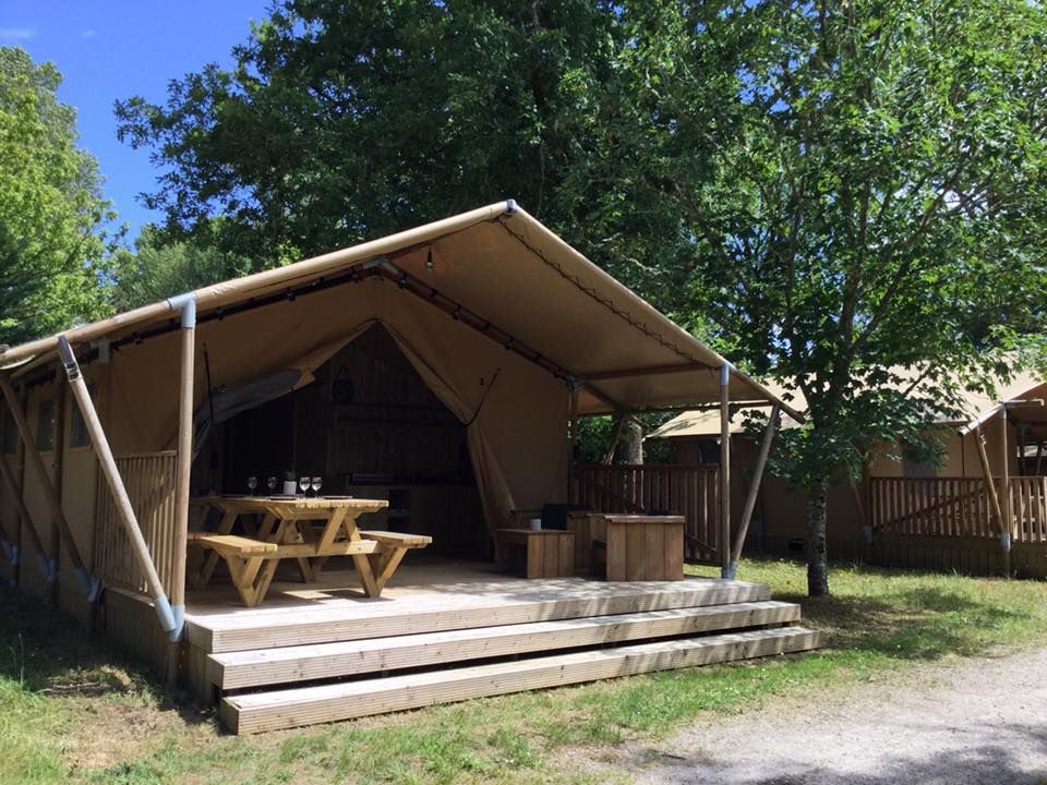 Les Franquettes - Tente meublée - Tente en toile et en bois 2 personnes - Lodge Woody 27