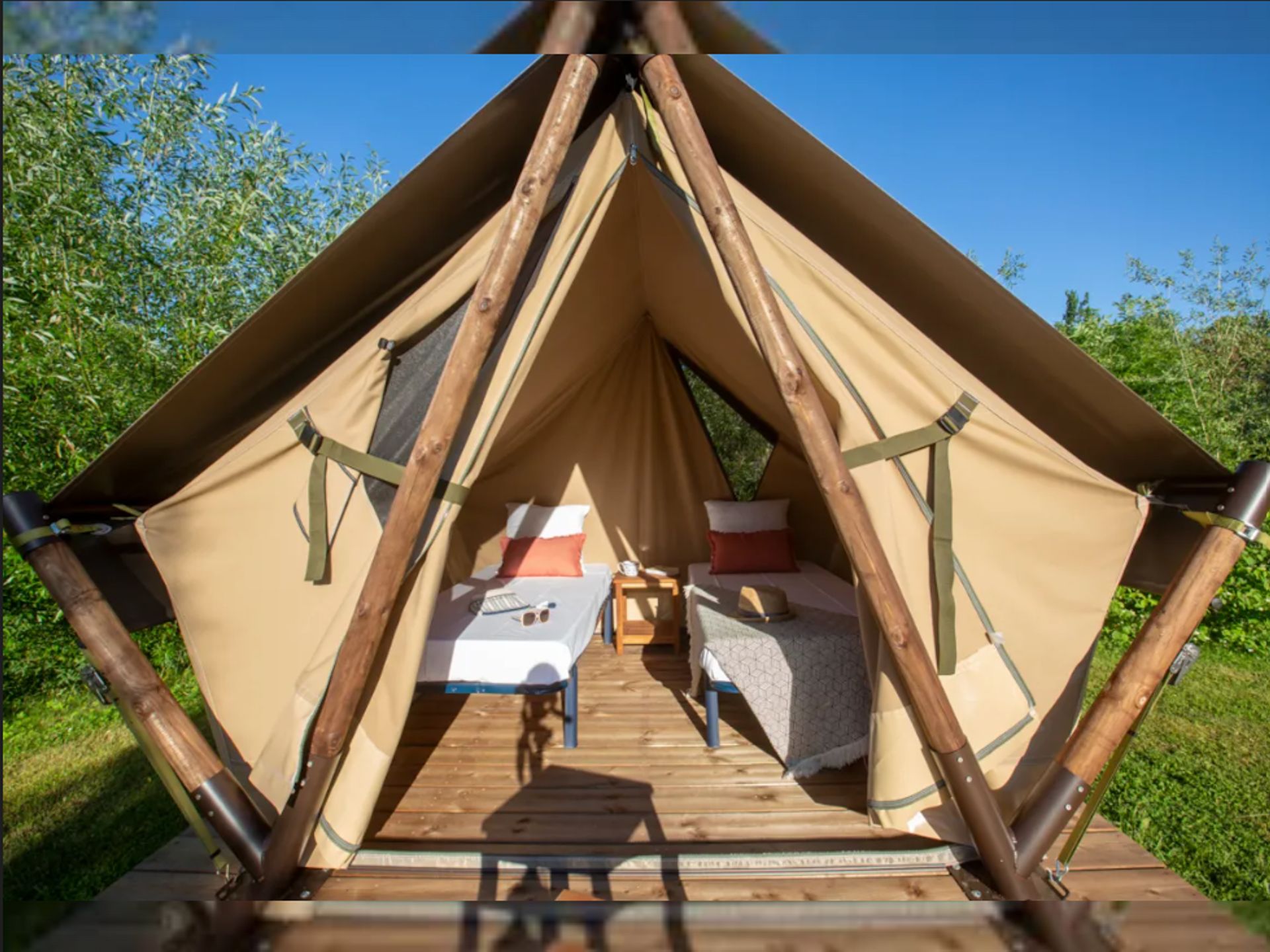 Le Chatelet - Tente meublée - Insolite Confort 1 chambre (sans cuisine - sans sanitaires)