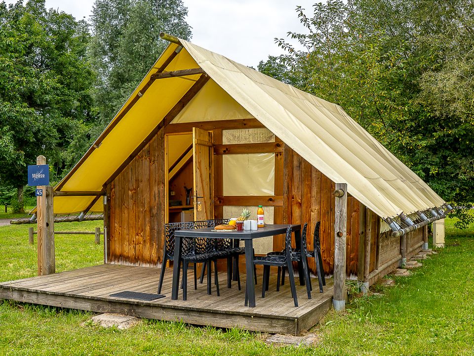 Camping des Ballastières - Tente meublée - Tente en toile et en bois 6 personnes - Trappeur 3 chambres