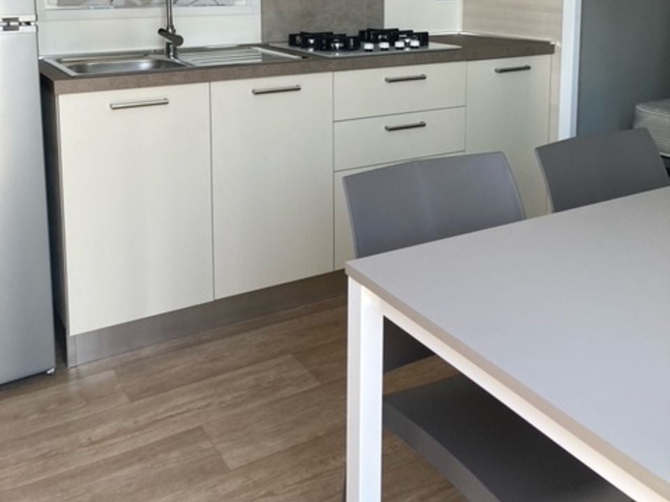 Villaggio Turistico Maderno - location vacances - Mobilhome 4 personnes - SENZA VISTA LAGO 24mq pergolato/terrazzo