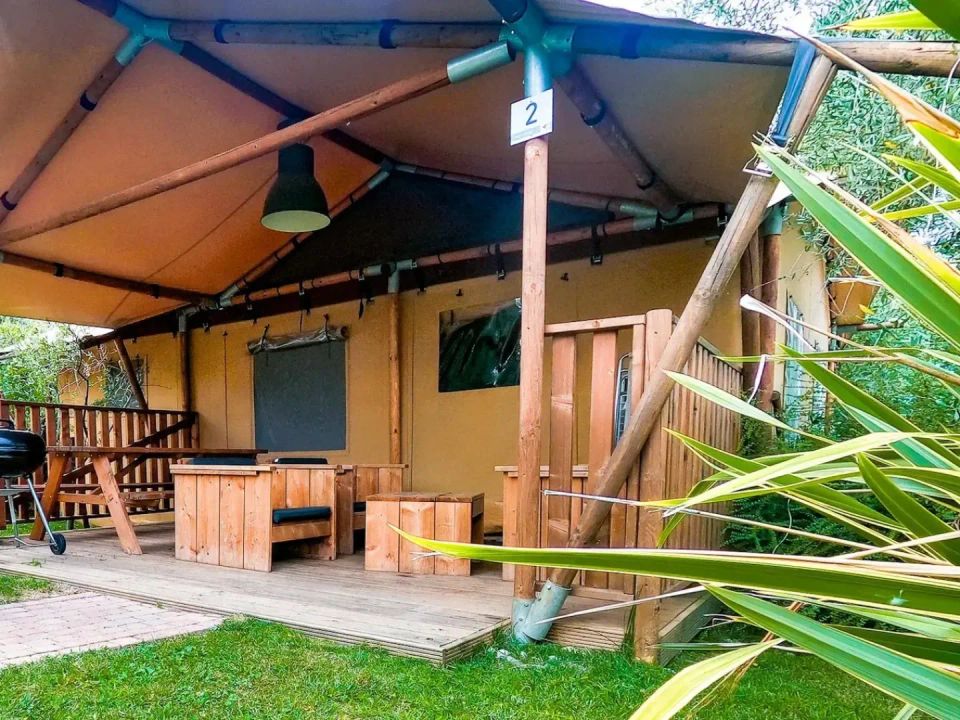 Weekend - Tente meublée - Tente en toile et en bois 6 personnes - Spotty Lodge