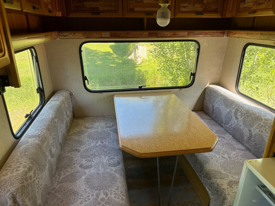 Le Pontillou - Mobil home - Hébergement 2 personnes - INSOLITE : Caravane Vintage + tonnelle