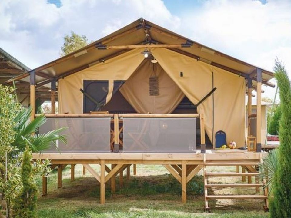 La Rivière - Tente meublée - Tente en toile et en bois 4 personnes - Lodge sur pilotis Confort+ 30m² (sans sanitaires)