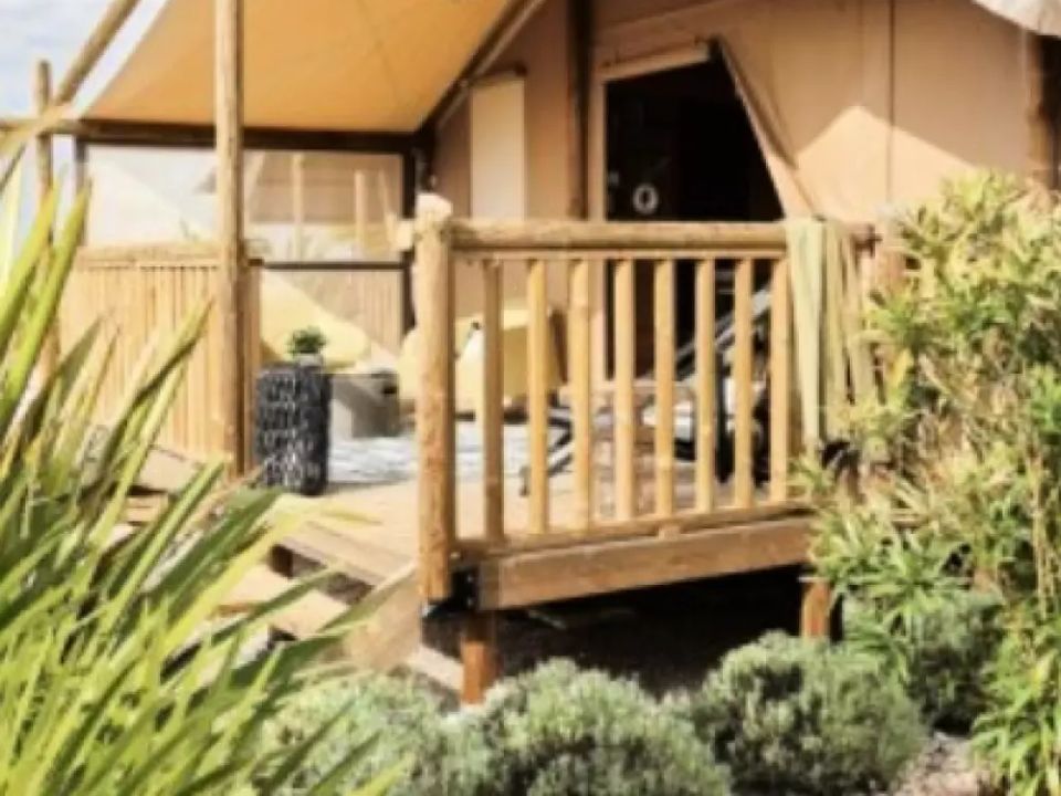 Les Pins de la Coubre - Tente meublée - Tente 6 personnes - Tente Lodge Camelia 4 Pièces 6 Personnes ***