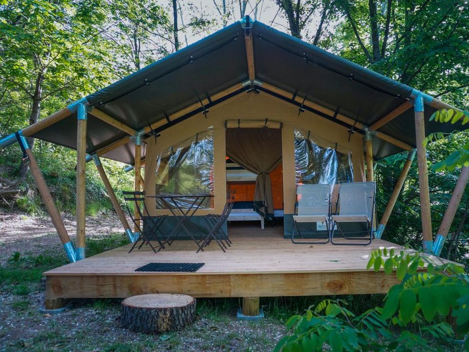 Bivouac Nature - Tente meublée - Tente en toile et en bois 4 personnes - Baroudeur (sans salle de bain privative) Bivouac Nature - Tente meublée - Tente en toile et en bois 4 personnes - Baroudeur (sans salle de bain privative)