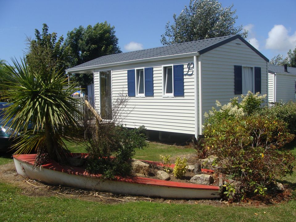 Cap Finistère - Mobil home - Mobilhome 4 personnes - Standard 25m² (2 chambres) + terrasse couverte 6m² à 10m² + TV 4 pers.