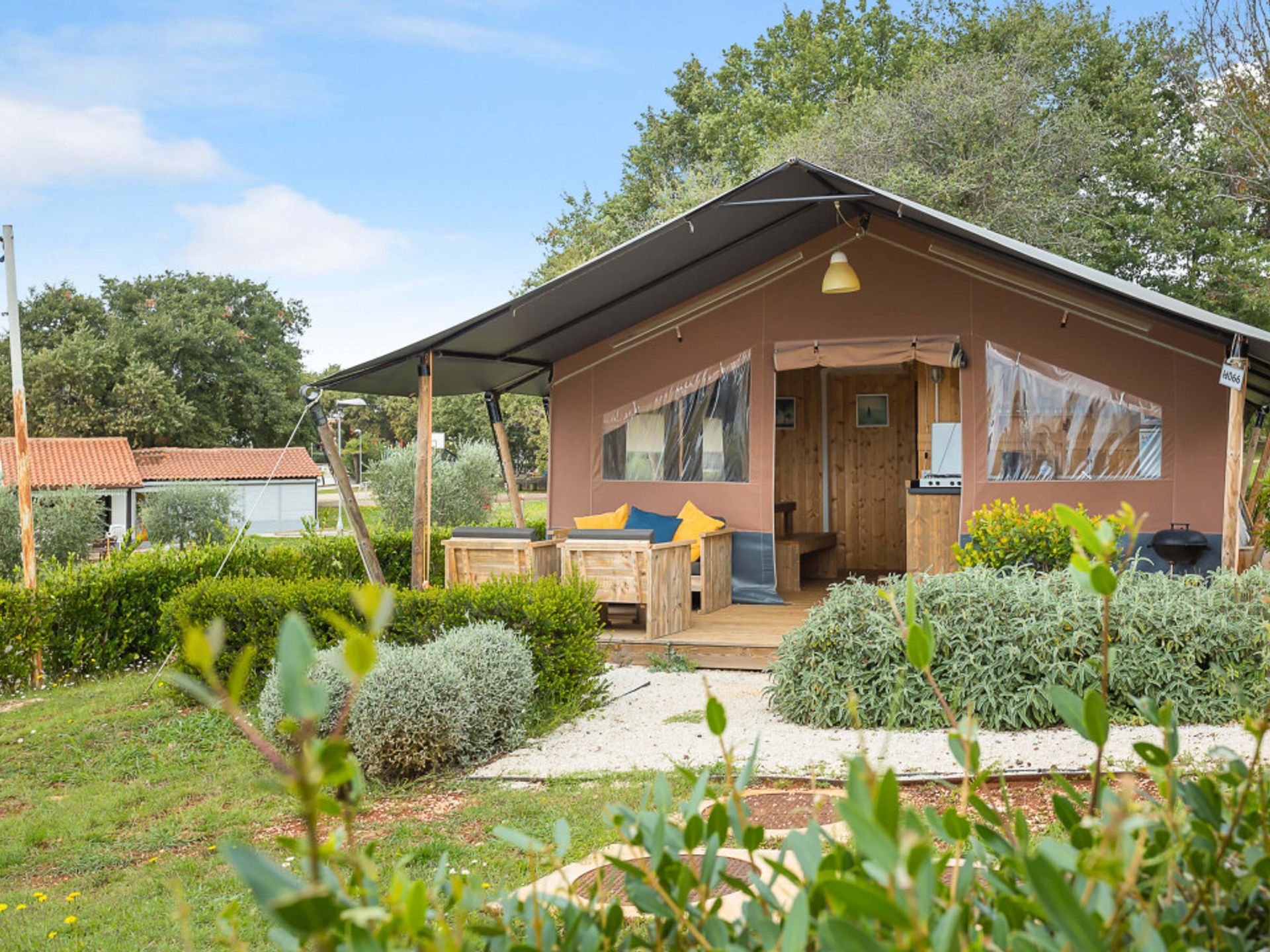 Valkanela - Tente meublée - Safaritent sanitair + airco (6P)