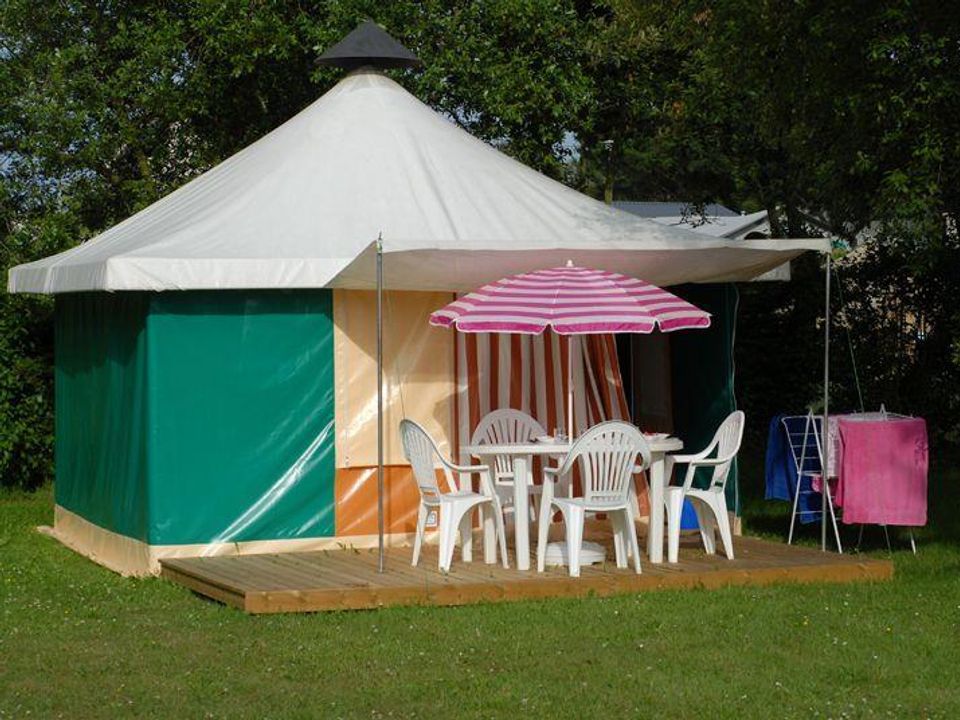Le Clos Bouyssac - Tente meublée - Tente 5 personnes - TRAPPEUR (sans sanitaires)